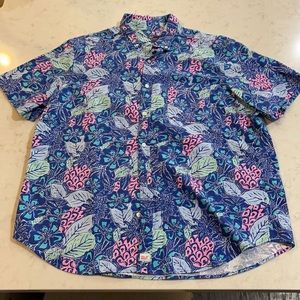 Vineyard vines short sleeve button up shirt XL